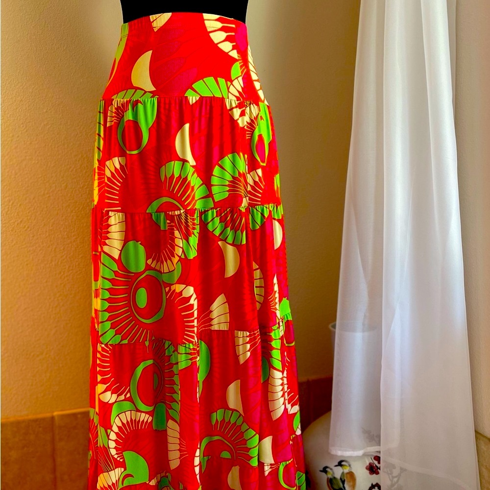 Vibrant, tropical maxi skirt.